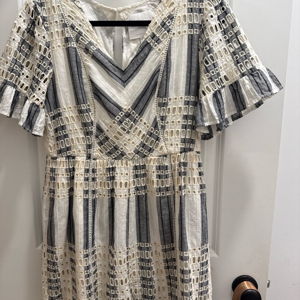 Ett Twa Anthropologie Eyelet Embroidered Boho Shorts Romper 
Size 8 - Med - Picture 5 of 6